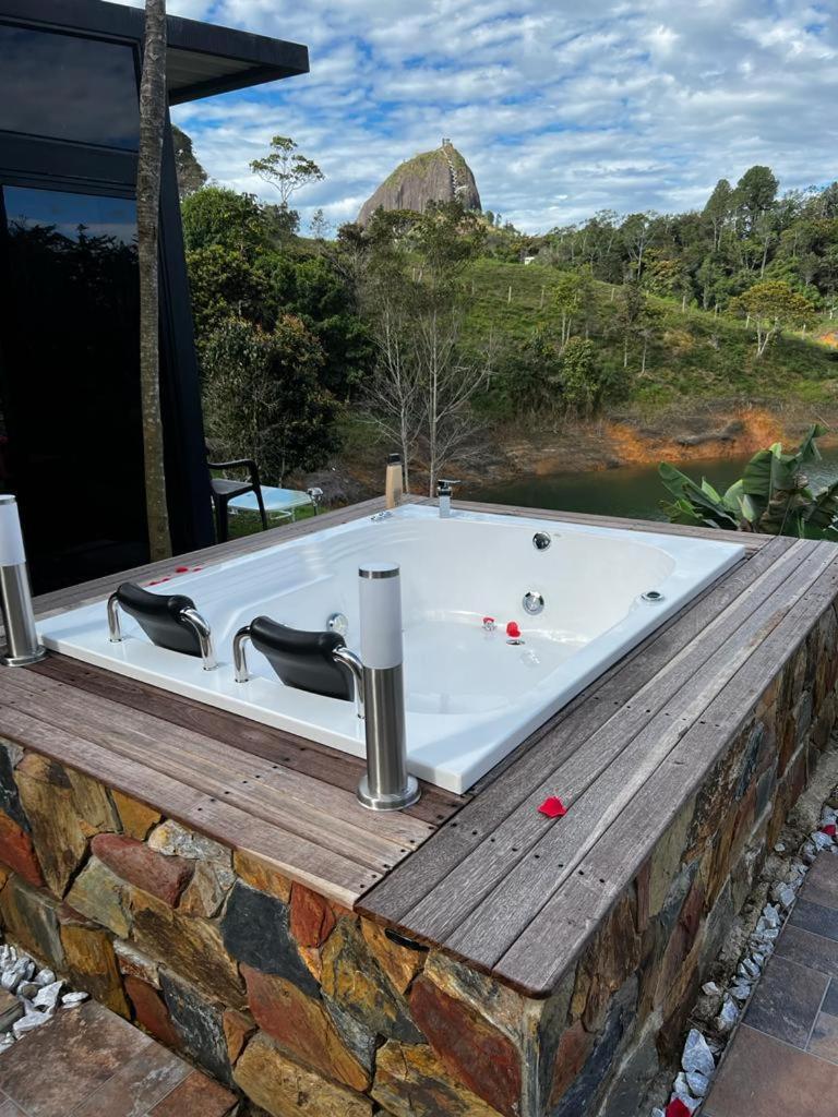 Cabana Privada Sin Prisa "Not Rush" Preciosa! Con Jacuzzi, Vista Y Acceso Directo Al Embalse, Vista A La Piedra , Deporte Acuatico Paddle Board And Breakfast Incluidos ! Imperdible Guatapé Kültér fotó